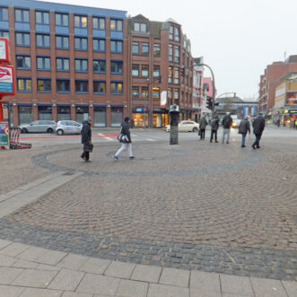 Mehr Barrierefreiheit in der Alten Holstenstraße!